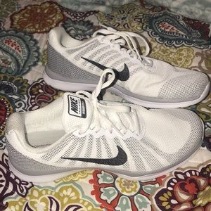 Nikes white- barely worn